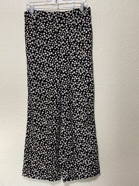 Miss Selfie Women's Black & Daisy Print Wide Leg Pants. Good Condition. Size L.